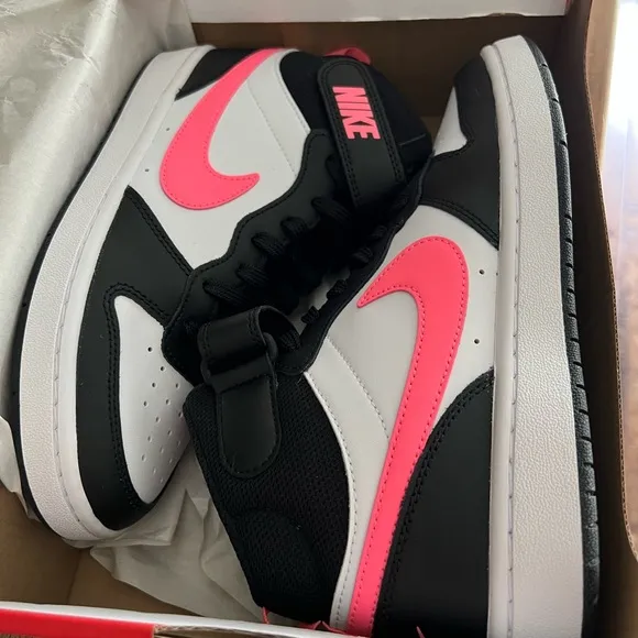 Nike girls high top shoes NWT