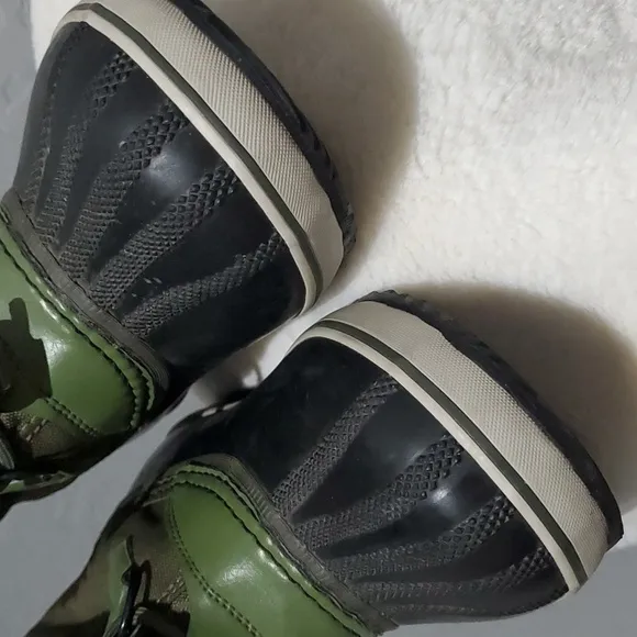 SOREL ARMY GREEN YOUTH YOOT PAC NYLON BOOTS SIZE 4 WINTER SNOW OUTDOOR WINREE