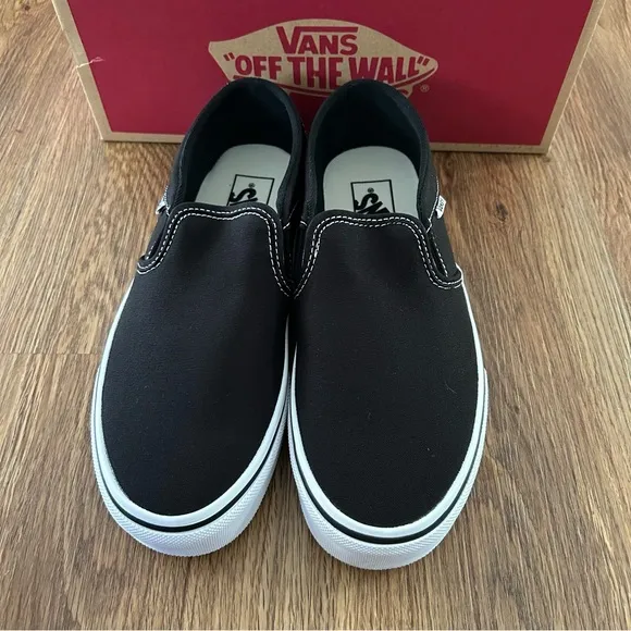 VANS off the wall black slip on shoes sneakers women’s 8 new in box