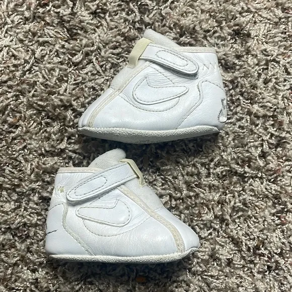Vintage White Baby Nike Shoes Size 1